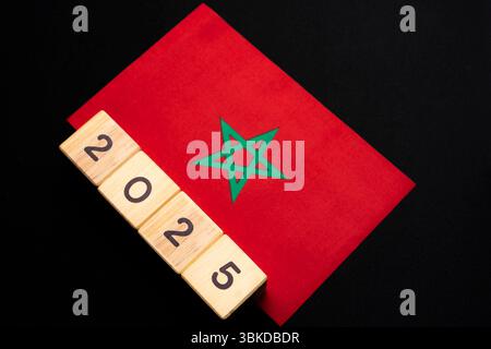 2025, Marocco, bandiera marocchina con data block, concept, eventi importanti per il Marocco nel nuovo anno, elezioni, economia, attività sociali, banca centrale Foto Stock