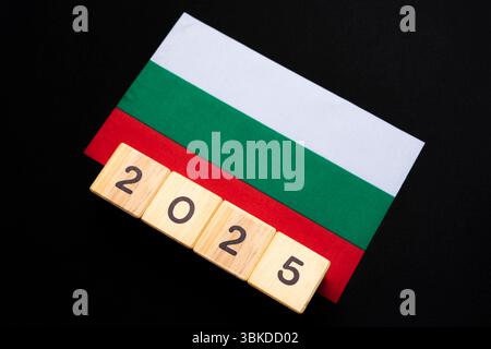 2025, Bulgaria, Bulgaria bandiera con data block, concetto, eventi importanti per la Bulgaria nel nuovo anno, elezioni, economia, attività sociali, b centrale Foto Stock