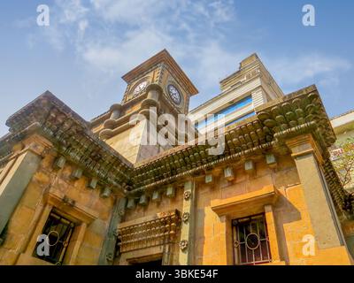 Bomanjee Hormarjee Wadia Clock Tower, e' una struttura storica costruita nel 1880 situata in Bazaar Gate Street, Fort , MUMBAI, MAHARASHTRA, INDIA. Foto Stock