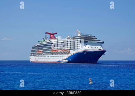 Carnival Legend Cruise Ship in the Caribbean C creato nel 03.29.2025 Foto Stock