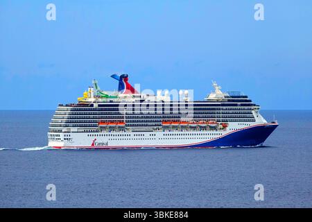 Carnival Legend Cruise Ship in the Caribbean C creato nel 03.29.2025 Foto Stock