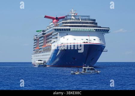 Carnival Legend Cruise Ship in the Caribbean C creato nel 03.29.2025 Foto Stock