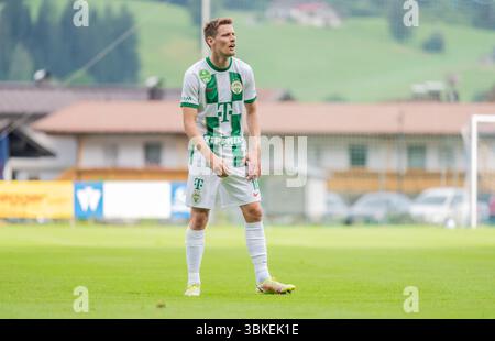 Kirchdorf-in-Tirol, Austria – 27 giugno 2023. Il centrocampista del Ferencvaros Kristoffer Zachariassen durante l'amichevole tra Qarabag e Ferencvaros Foto Stock