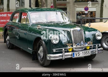 BERLINO – 10 MAGGIO 2025: Classica auto full-size britannica Riley Pathfinder, 1955, in mostra al Classic Days Berlin. Foto Stock