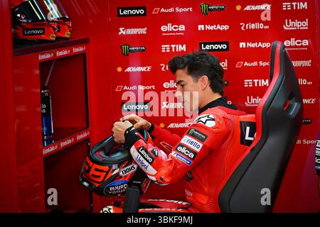 Mugello, Italie. 20 giugno 2025. MARQUEZ Marc (spa), Ducati Lenovo Team, Ducati Desmosedici GP25, ritratto durante il Gran Premio d'Italia 2025 di MotoGP Brembo, GP d'Italia, sul circuito del Mugello, dal 20 al 22 giugno, in Italia - Photo Studio Milagro/DPPI Credit: DPPI Media/Alamy Live News Foto Stock