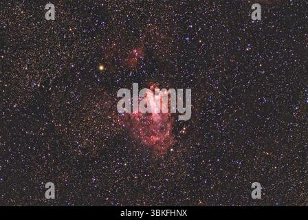 La Nebulosa Omega, una regione H II nella costellazione del Sagittario. Mappa stellare sfondi cielo notturno Foto Stock
