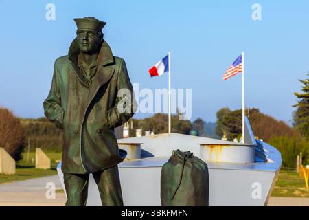 La statua di Lone Sailor a Utah Beach, luogo dell'assalto anfibio del 6 giugno 1944 (D-Day) a Saint-Marie-du-Mont (Manche), in Francia Foto Stock