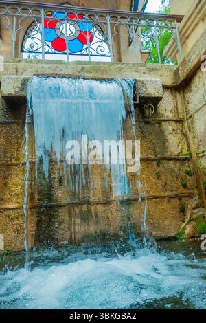 Monument Glass Jet presso Kurortny Boulevard a Kislovodsk, una città termale nella regione delle acque minerali caucasiche, il Krai di Stavropol in Russia Foto Stock