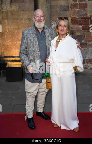 Roland Renner und Diana Körner Koerner Schauspielerin zu Gast auf dem roten Teppich bei der Premiere Festakt zu Shakespeares Theaterstueck Sommernachtstraeume, bei der Eroeffnung der 74.Bad Hersfelder Festspiele in Freiluft Theater an der Siftsruine am Freitag 20.Juni 2025 a Bad Hersfeld Hessen Deutschland ********* la cerimonia di ospiti del tappeto rosso di Shakerner e Rener la cerimonia di presentazione di Körner all'inaugurazione del 74° Bad Hersfeld Festival in teatro all'aperto presso la Siftsruine venerdì 20 giugno 2025 a Bad Hersfeld Assia Germania Foto Stock