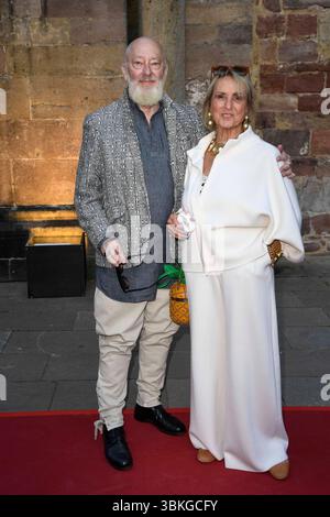 Roland Renner und Diana Körner Koerner Schauspielerin zu Gast auf dem roten Teppich bei der Premiere Festakt zu Shakespeares Theaterstueck Sommernachtstraeume, bei der Eroeffnung der 74.Bad Hersfelder Festspiele in Freiluft Theater an der Siftsruine am Freitag 20.Juni 2025 a Bad Hersfeld Hessen Deutschland ********* la cerimonia di ospiti del tappeto rosso di Shakerner e Rener la cerimonia di presentazione di Körner all'inaugurazione del 74° Bad Hersfeld Festival in teatro all'aperto presso la Siftsruine venerdì 20 giugno 2025 a Bad Hersfeld Assia Germania Foto Stock