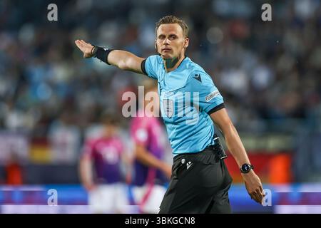 Sander van der Eijk (arbitro) durante la partita UEFA Under 21 Slovacchia 2025 tra Inghilterra U21 1-2 Germania U21 al Nitra Stadium il 18 giugno 2025 a Nitra, Slovacchia. Foto Stock