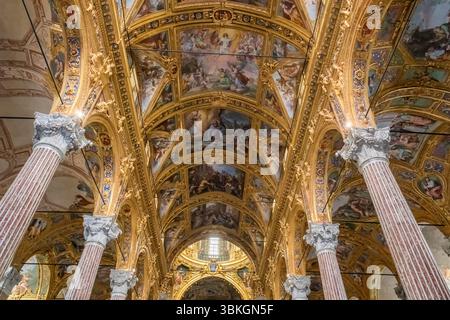 Splendido soffitto della Basilica della Santissima Annunziata del Vastato a Genova, Liguria, Italia. Foto Stock