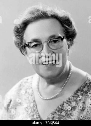 Ritratto di Corrie Ten Boom (1892-1983), sopravvissuta all'Olocausto cristiano olandese imprigionata dai nazisti e tenuta al campo di concentramento di Ravensbrück per, insieme alla sua famiglia, nascondere gli ebrei durante la seconda guerra mondiale Foto Stock