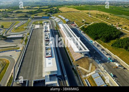 Nuove foto sull'Hungaroring. Questa è la pista ufficiale ungherese di F1. Tema principale nuovo edificio Padock e tribuna che sono stati costruiti nel 2025 Foto Stock