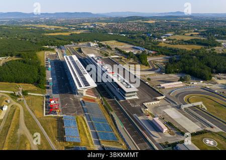 Nuove foto sull'Hungaroring. Questa è la pista ufficiale ungherese di F1. Tema principale nuovo edificio Padock e tribuna che sono stati costruiti nel 2025 Foto Stock