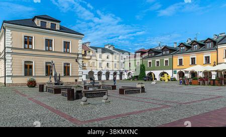 Moderno hotel a tre stelle Elba a Ostroleka con camere confortevoli, ristorante a tre stelle, parcheggio custodito e strutture per conferenze per viaggi di lavoro e di piacere. Foto Stock