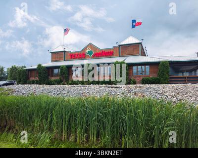 New Hartford, New York - 20 giugno 2025: Vista del ristorante Texas Roadhouse, Texas Roadhouse è una catena di ristoranti che propone bistecche a tema occidentale presso l'hotel Foto Stock