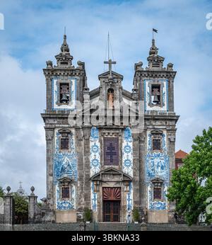 Chiesa di Santo Ildefonso, con piastrelle azulejos di Jorge Colac a Porto Portogallo. Foto Stock