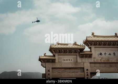 Ingresso alla porta di montagna al Tempio Shaolin a Dengfeng, Cina Foto Stock
