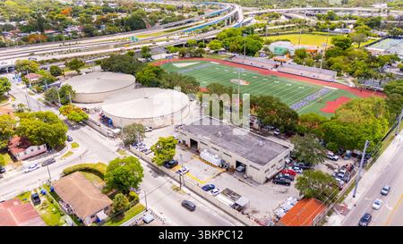 Miami, FL, Stati Uniti - 18 giugno 2025: Foto aerea dell'impianto di trattamento delle acque di Allapattah Miami Dade infrastruttura critica Foto Stock