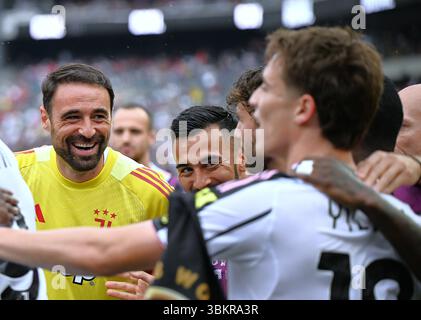 Philadelphia, Stati Uniti. 22 giugno 2025. I giocatori della Juventus festeggiano il punteggio ottenuto durante la partita del gruppo G tra la Juventus d'Italia e Wydad AC del Marocco alla Coppa del mondo per club FIFA 2025 a Philadelphia, negli Stati Uniti, 22 giugno 2025. Crediti: Wu Xiaoling/Xinhua/Alamy Live News Foto Stock