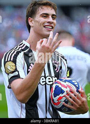 Philadelphia, Stati Uniti. 22 giugno 2025. Kenan Yildiz della Juventus celebra il punteggio ottenuto durante la partita del gruppo G tra la Juventus e Wydad AC del Marocco alla Coppa del mondo per club FIFA 2025 a Philadelphia, negli Stati Uniti, 22 giugno 2025. Crediti: Wu Xiaoling/Xinhua/Alamy Live News Foto Stock
