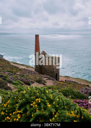 Motore di pompaggio a albero Towanroath Wheal Coates, miniera di stagno, St Agnes, Cornovaglia settentrionale, Inghilterra Regno Unito Foto Stock