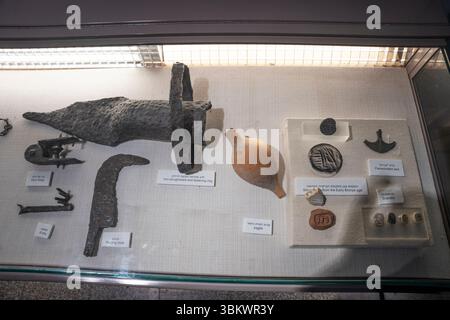 Il Museo Archeologico del Golan è un museo dei reperti archeologici delle alture del Golan, situato a Katzrin. Il museo presenta manufatti provenienti da Foto Stock