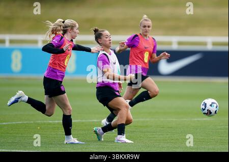Maya le Tissier (centro) inglese in azione durante una sessione di allenamento al St George's Park, Burton upon Trent. Data foto: Lunedì 23 giugno 2025. Foto Stock
