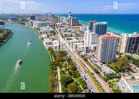 Miami Beach, Florida, North Beach, vista aerea dall'alto verso il basso, alto skyline della città, condomini fronte oceano, Indi Foto Stock