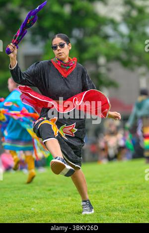 Pow Wow Dancers, National Indigenous Peoples Day, Vancouver, British Columbia, Canada Foto Stock