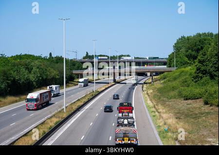 Traffico all'incrocio del Ring de Bruxelles Diegem Machelen, Fiandre, Belgio 19 giugno 2025 Foto Stock