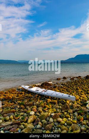 Vista di English Band Howe Sound da Tower Beach, Vancouver, British Columbia, Canada. Foto Stock
