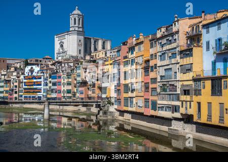 CATTEDRALE DI GIRONA CASAS PENJADES FIUME ONYAR CITTÀ DI GIRONA CATALOGNA SPAGNA Foto Stock