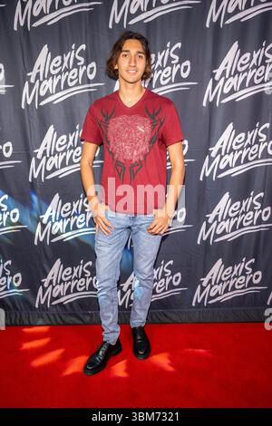 Los Angeles, Stati Uniti. 24 giugno 2025. Singer Sage partecipa ad Alexis Marrero Artists Label Showcase al Club Bahia, Los Angeles, 24 giugno 2025 Credit: Eugene Powers/Alamy Live News Foto Stock
