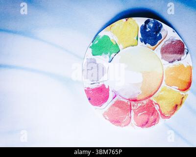 Tavolozza dei colori su sfondo neutro Foto Stock