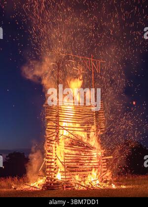 Johannisfeuer, Sonnwendfeuer in Bernried am Starnberger SEE, Oberbayern, Bayern, Deutschland, Europa Johannisfeuer, Sonnwendfeuer in Bernried am Starn Foto Stock