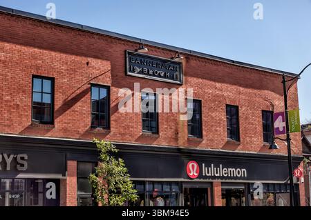 Calgary, Alberta - settembre 2022: Paesaggi urbani nel distretto Mission di Calgary Foto Stock
