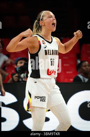Pireo, Grecia. 25 giugno 2025. La belga Julie Allemand festeggia durante una partita di basket tra la nazionale belga "The Belgian Cats" e la Germania, nei quarti di finale del torneo FIBA Women's EuroBasket, mercoledì 25 giugno 2025, nel Pireo, in Grecia. BELGA PHOTO VIRGINIE LEFOUR credito: Belga News Agency/Alamy Live News Foto Stock