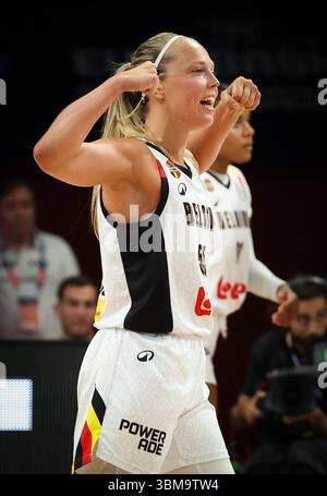 Pireo, Grecia. 25 giugno 2025. La belga Julie Allemand festeggia durante una partita di basket tra la nazionale belga "The Belgian Cats" e la Germania, nei quarti di finale del torneo FIBA Women's EuroBasket, mercoledì 25 giugno 2025, nel Pireo, in Grecia. BELGA PHOTO VIRGINIE LEFOUR credito: Belga News Agency/Alamy Live News Foto Stock