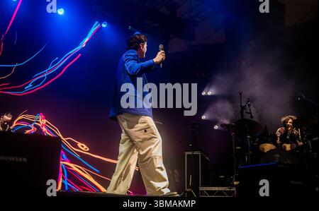 La rock band irlandese The script, nota per i loro successi Rain, supereroi e Hall of Fame, si esibisce alle Eden Sessions del 2025, sotto i biomi all'iconico Eden Project, Bodelva, Cornovaglia, Regno Unito, prima di dirigersi a Glastonbury per esibirsi sul palco Pyramid. Foto Stock