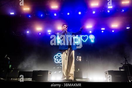 La rock band irlandese The script, nota per i loro successi Rain, supereroi e Hall of Fame, si esibisce alle Eden Sessions del 2025, sotto i biomi all'iconico Eden Project, Bodelva, Cornovaglia, Regno Unito, prima di dirigersi a Glastonbury per esibirsi sul palco Pyramid. Foto Stock