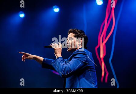 La rock band irlandese The script, nota per i loro successi Rain, supereroi e Hall of Fame, si esibisce alle Eden Sessions del 2025, sotto i biomi all'iconico Eden Project, Bodelva, Cornovaglia, Regno Unito, prima di dirigersi a Glastonbury per esibirsi sul palco Pyramid. Foto Stock