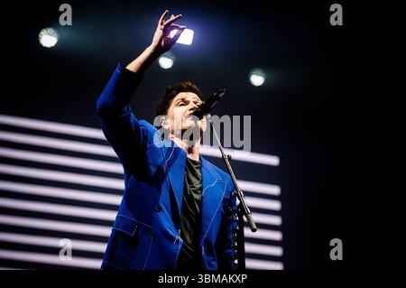 La rock band irlandese The script, nota per i loro successi Rain, supereroi e Hall of Fame, si esibisce alle Eden Sessions del 2025, sotto i biomi all'iconico Eden Project, Bodelva, Cornovaglia, Regno Unito, prima di dirigersi a Glastonbury per esibirsi sul palco Pyramid. Foto Stock