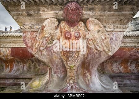 Fontana di pesce nel convento mercedario, chiesa di la Merced, Antigua Guatemala, dipartimento di Sacatepequez, Repubblica di Guatemala, America centrale Foto Stock