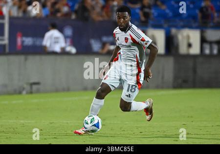 Frisco, Texas, Stati Uniti. 25 giugno 2025. Il back destro del FC Dallas Shaq Moore corre in rimonta durante il secondo tempo di una partita della MLS contro i San Jose Earthquakes al Toyota Stadium di Frisco, Texas. Austin McAfee/CSM/Alamy Live News Foto Stock