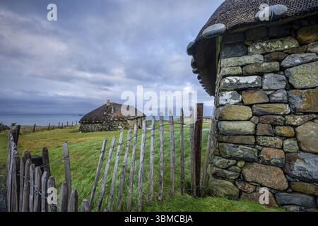 Tipico villaggio celtico, museo della vita dell'isola, Kilmuir, (Cille Mhoire), costa occidentale della penisola di Trotternish, isola di Skye, Highlands, Scozia, ONU Foto Stock