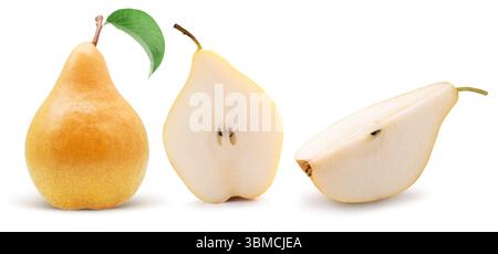 raccolta di pere gialle con fette isolate su sfondo bianco. Foto Stock