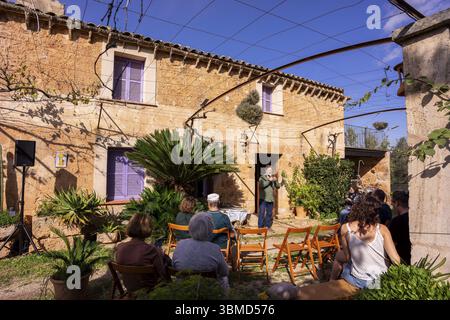 Josep Pedrals, poeta: SUC de garrofes i oli de sauec, Finca es rafalet de CA l'amo Julia. Cami de Son Pujol, Algaida Foto Stock