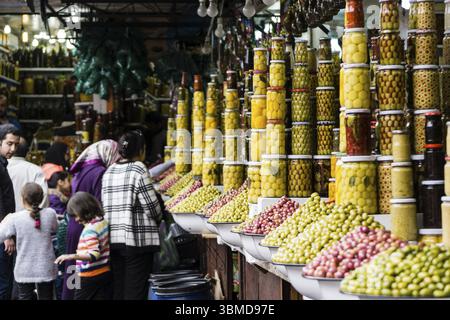 Olive e sottaceti, suk di Marrakech, Marocco, Africa settentrionale, continente africano, Africa Foto Stock